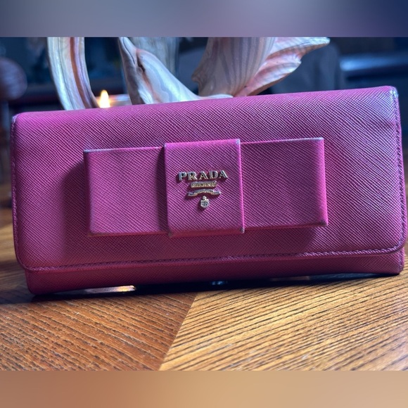Prada Saffiano Long Women Wallet - Picture 1 of 9